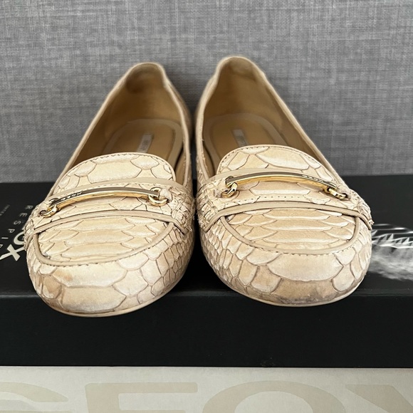 Geox Women’s python leather flats. US 8.5 (EU 38.5) - Picture 7 of 12